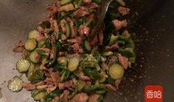 娱乐吃瓜酱辣椒炒肉视频,带你领略美食与娱乐的完美融合