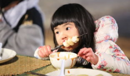 娱乐吃瓜酱洗衣服,告别衣物困扰