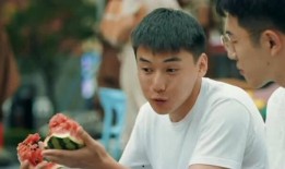 娱乐吃瓜女友分手,吃瓜女友分手，揭秘背后真相